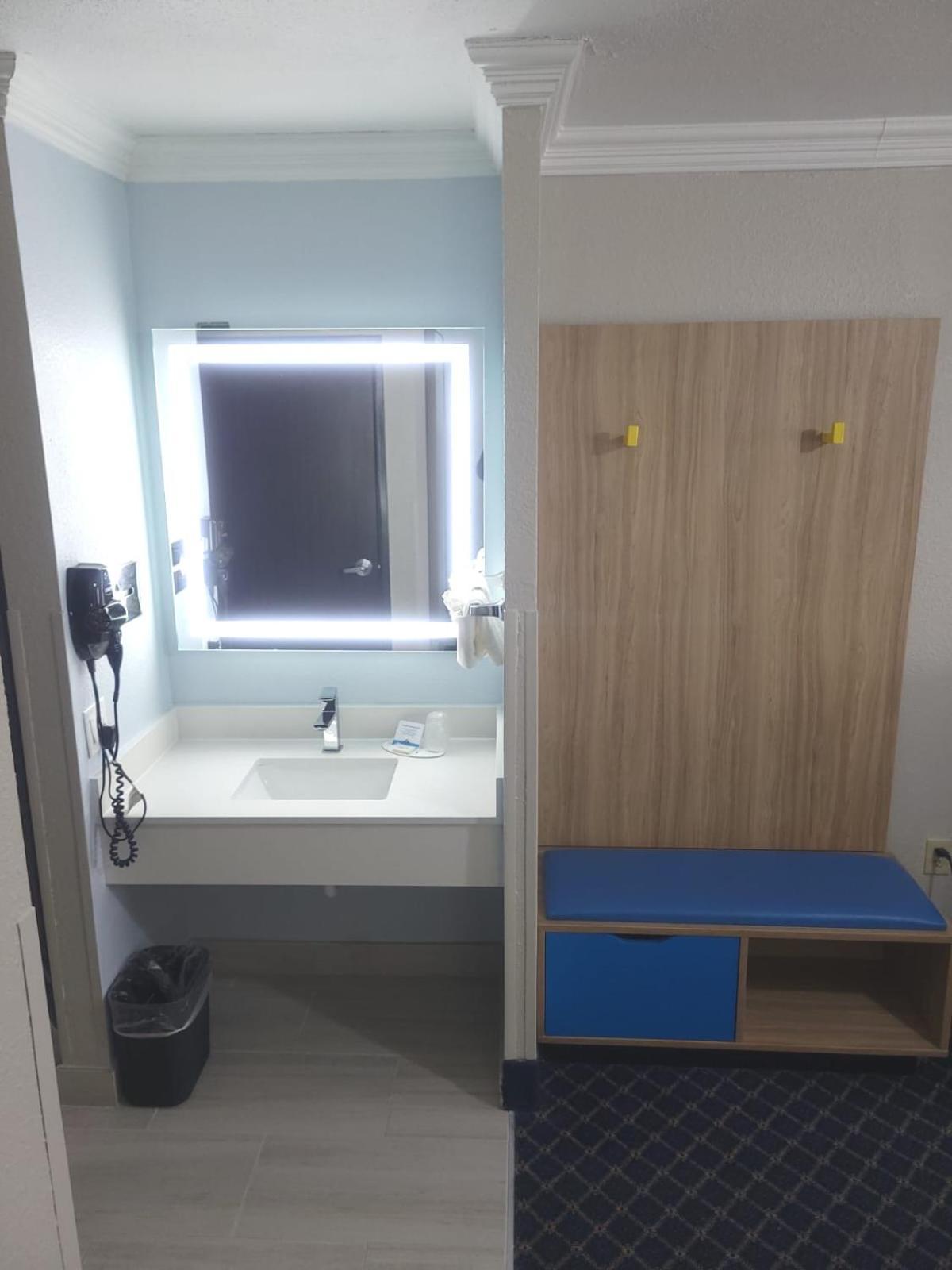 Days Inn By Wyndham דלהארט מראה חיצוני תמונה