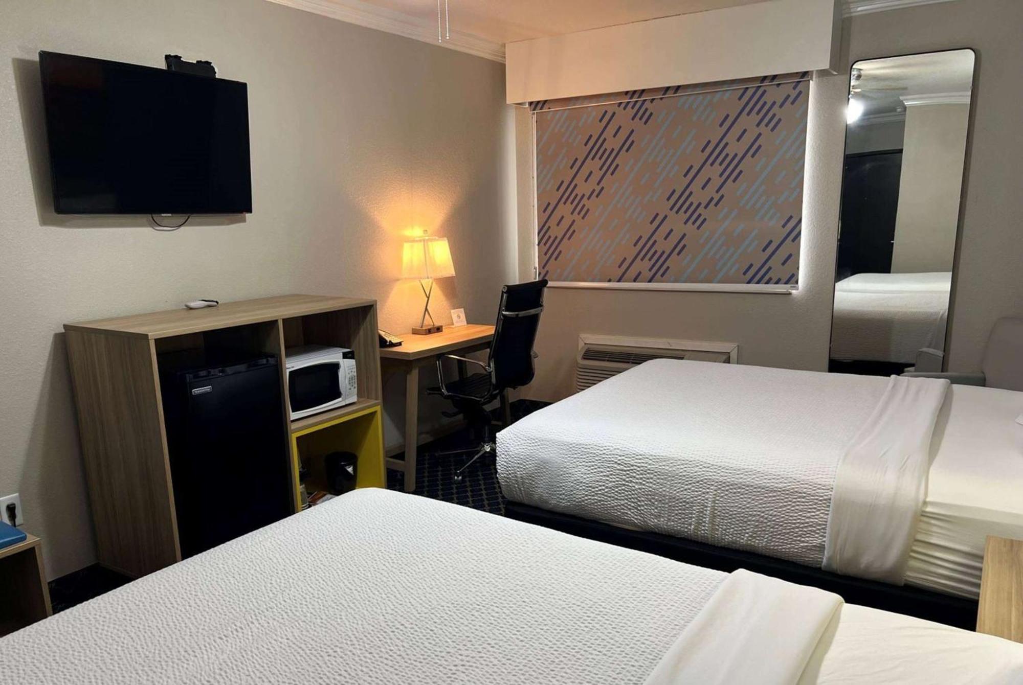 Days Inn By Wyndham דלהארט מראה חיצוני תמונה